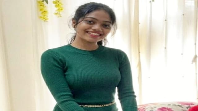 Sexy Desi GF Strip – Amazing BJ Hard Pound