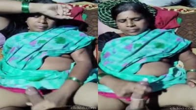 Old Aunty Jerking Young Dick Takes Mms Videos